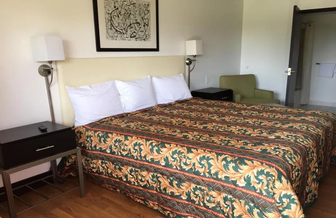 Economy Inn Of Holland-1